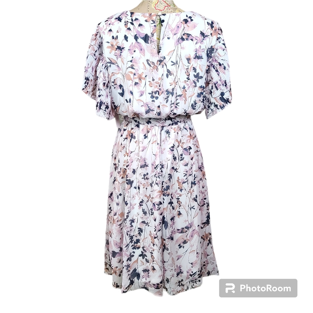 LANE BRYANT Size 18 White Floral Feminine Pleated Flutter Short Sleeve Dress NWT - Picture 3 of 11